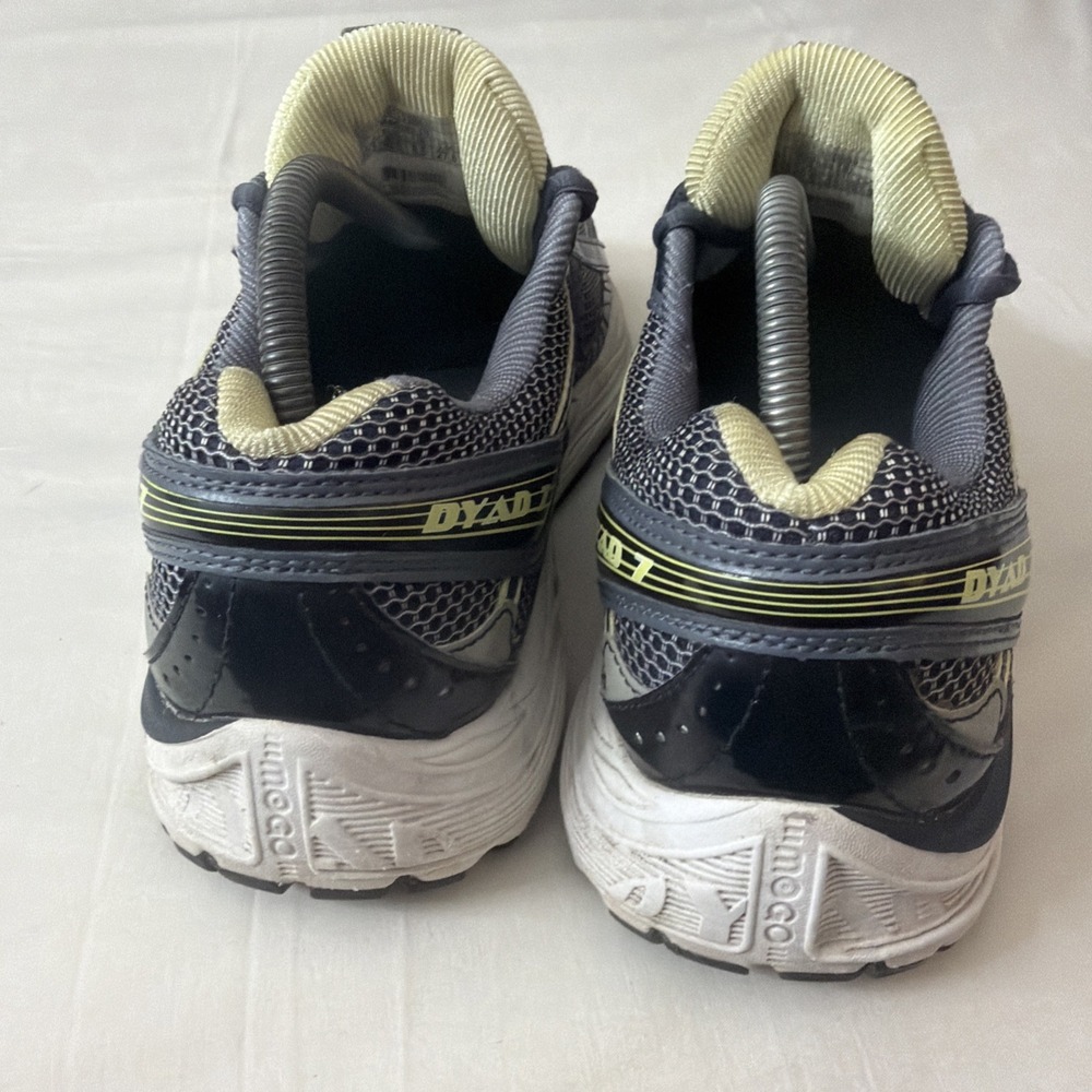 Brooks Dyad 7 Women's Running Athletic Shoes Gray/ Yellow Sz 10.5 B Gym Shoe Fit - Picture 4 of 16